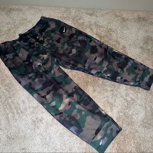 Nike Dry Women's Rebel Camo 7/8 Pants Size Medium Green Camo CD5414-723